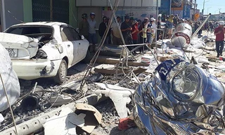 nhà cửa, ô tô bị xe tải tông