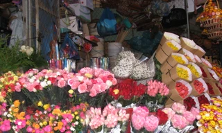 Hoa đẹp, giá rẻ, bày bán ê hề ở chợ Đà Lạt mùa Valentine