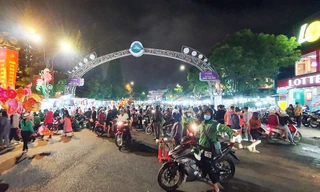 Chợ đêm Đà Lạt có phần đông vui khi lượng du khách tăng trở lại