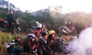 Nhóm người bị ngăn chặn, không cho xâm nhập trái phép VQG