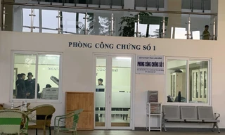 Cơ quan chức năng khám xét tại Phòng công chứng số 1