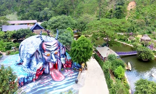 Quỷ núi Suối ma nhìn từ trên cao