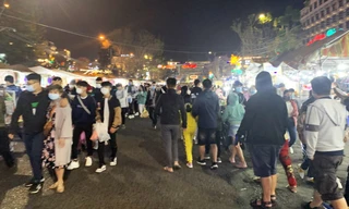 đong người tấp nập du xuân tại Đà Lạt.