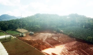 san gạt đất ven hồ Đan Kia - Suối Vàng