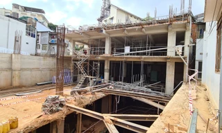 Đình chỉ thi công khách sạn President