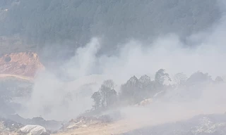 Đám cháy tại bãi rác Cam Ly