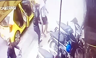 Cầm hung khí lao vào quán Thuận Phát chém người