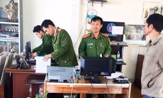 khám xét một công ty trong đường dây mua bán hóa đơn trái phép