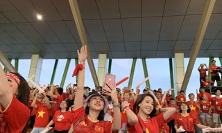 Cổ vũ cuồng nhiệt