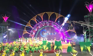 Sân khấu chính của đêm khai mạc Festival hoa 2017