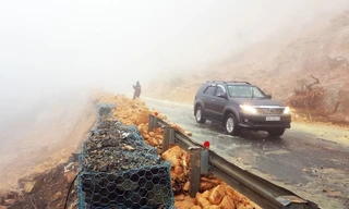 Xe cộ lưu thông trở lại trên Quốc lộ 27C