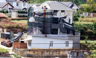 Công trình xây dựng không phép đang bị tháo dỡ