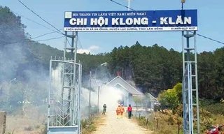 Phun thuốc khử khuẩn tại huyện Lạc Dương