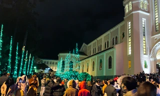 Dòng người đổ về Nhà thờ Chánh tòa Đà Lạt 