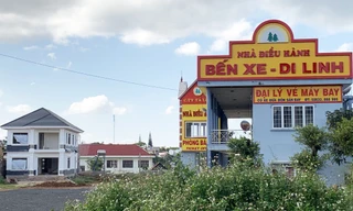 Vẫn chưa tháo dỡ căn nhà 2 tầng màu trắng xây không phép