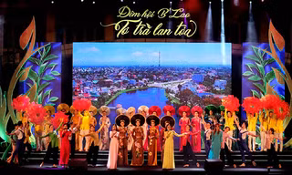 Tôn vinh tơ lụa Việt tại 'thủ phủ' tơ tằm Bảo Lộc