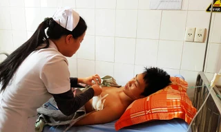 Duy đang được điều trị tại Bệnh viện Đa khoa Lâm Đồng