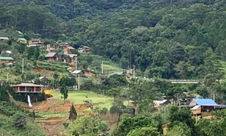 Một góc của ngôi làng "mọc" trái phép