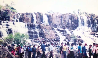 Dòng người trẩy hội Pongour