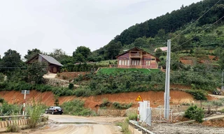 Đưa điện trung thế vào ngôi làng 'mọc' trái phép