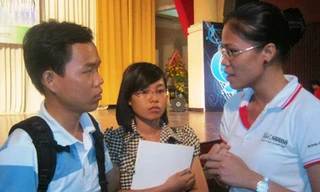 Cử nhân thực tập nghề… bê nước, pha trà