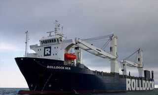 Tàu ngầm Kilo đầu tiên của Việt Nam đang về cảng Cam Ranh