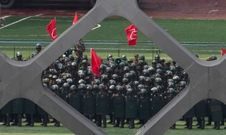 Tập trung quân sát Hong Kong, Bắc Kinh đưa ra cảnh báo gay gắt