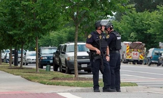 Kỹ sư bất mãn xả súng ở Mỹ, 12 người chết