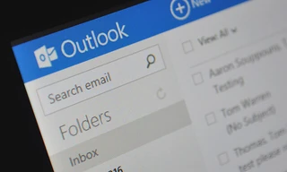 Microsoft thừa nhận hacker có thể đã đọc email Outlook