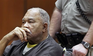 Sát nhân hàng loạt Samuel Little hầu tòa ở Los Angeles năm 2013. Ảnh: AP.