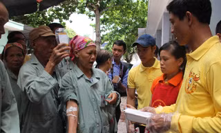 Bát cơm, cháo tình thương đến với bệnh nhân 