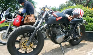 Yamaha SR500 độ kiểu 'cà phê bụi' ở Sài Gòn