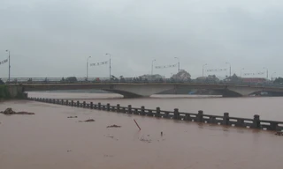 “Thuỷ thần” nhấn chìm nhiều nhà cửa ở TP Lạng Sơn. Ảnh: Duy Chiến