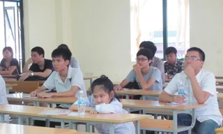 Thí sinh Nguyễn Thị Mai Phương trong phòng thi của Học viện Công nghệ Bưu chính Viễn thông. 