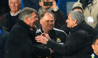 Mourinho (phải) và Sam Allardyce