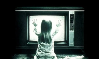  Poltergeist là bộ phim kinh dị đạt doanh thu cao nhất năm 1983. 