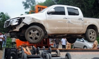 Những tên trùm ma túy liều chết tông xe vào cảnh sát