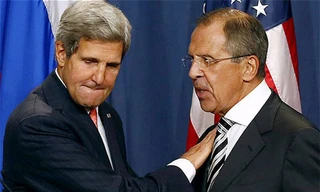 Ngoại trưởng Mỹ John Kerry (trái) và Ngoại trưởng Nga Sergei Lavrov. Ảnh: Reuters