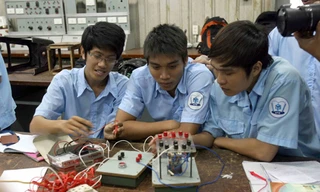  Sinh viên thực hành ngành điện - điện tử - Ảnh: Đào Ngọc Thạch (Thanh Niên)