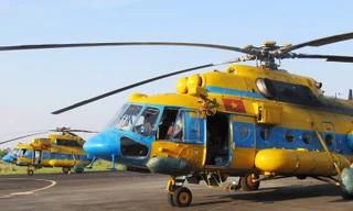 Trực thăng Không quân Việt Nam chuẩn bị xuất phát