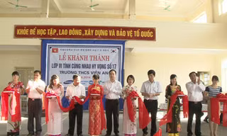 Tặng 10 phòng học vi tính nhân dịp khai giảng năm học mới