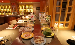  Khu lẩu băng chuyền của một nhà hàng trong hệ thống Kichi Kichi