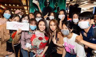 Nhất Ninh Dương Lan Ngọc rồi, ra mắt phim mới được fan tặng quà xịn sò thế này cơ mà!