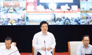 Vì sao yêu cầu thí sinh để đồ dùng cá nhân cách phòng thi 25m?