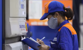 Giá xăng tăng hơn 900 đồng một lít