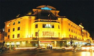 Khi Tràng Tiền Plaza 'kết duyên' bố chồng Hà Tăng