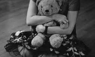 Xát dầu dừa vào ‘vùng kín’ bé gái 3 tuổi để làm bậy