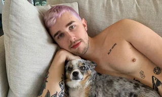 “Người ấy là ai” đời thực: Fan US&UK “rần rần” giơ bảng “tím” khi Marshmellow lộ mặt