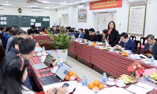 Đoàn kiểm tra của Bộ GD-ĐT tới khảo sát, nắm bắt tình hình và làm việc tại Trường THCS Phan Chu Trinh, quận Ba Đình, Hà Nội.