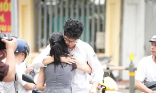 Thí sinh hồi hộp trong ngày thi cuối. Ảnh: Mạnh Thắng